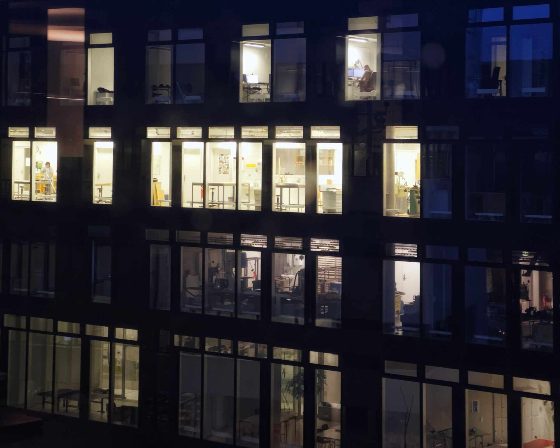 办了文网文才敢直播卖课，不然随时被下架